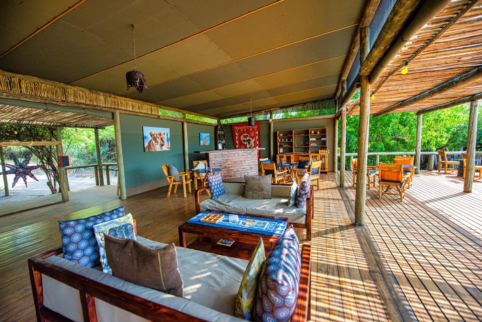 Semowi Lodge And Campsites Mirapene Exterior photo