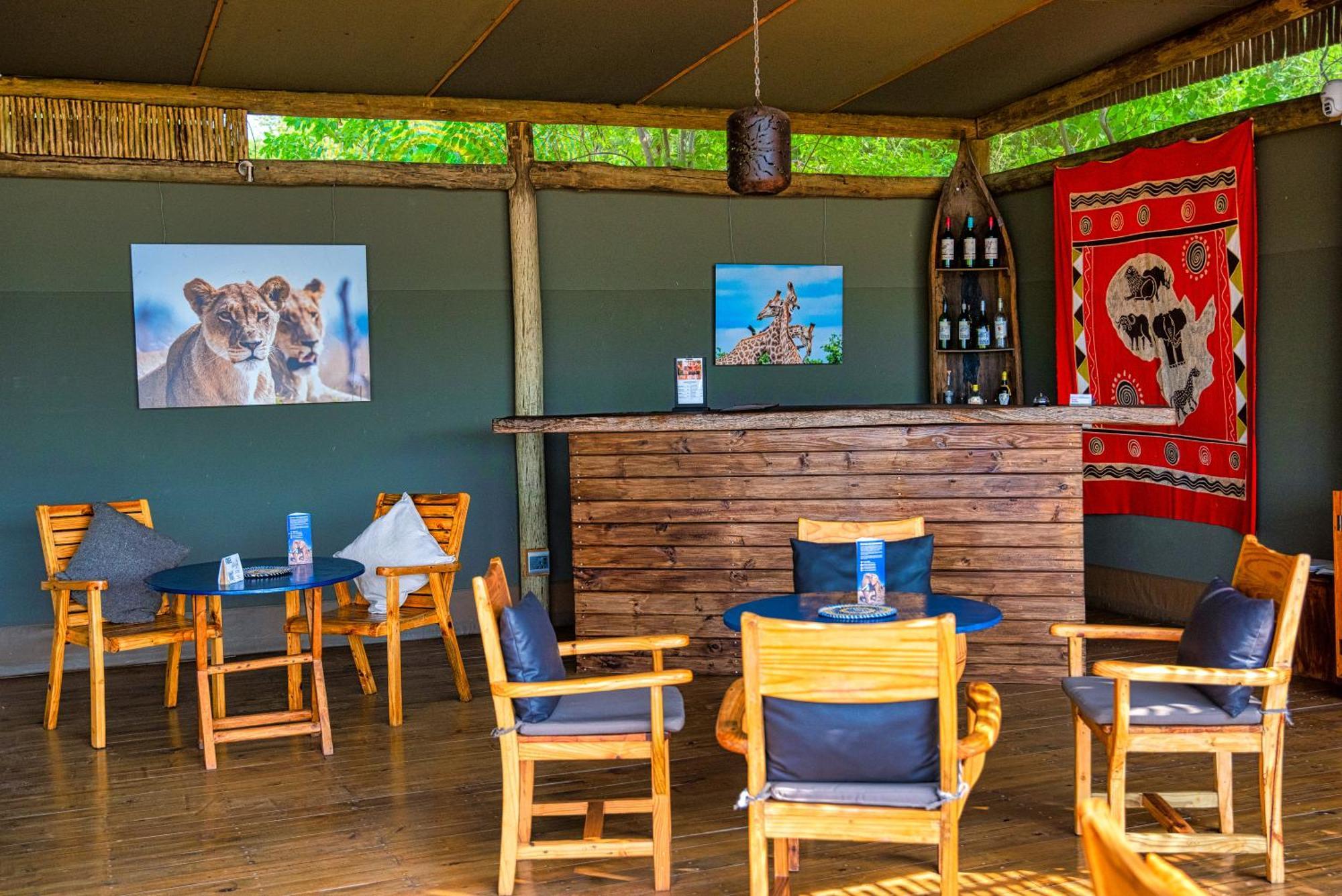 Semowi Lodge And Campsites Mirapene Exterior photo